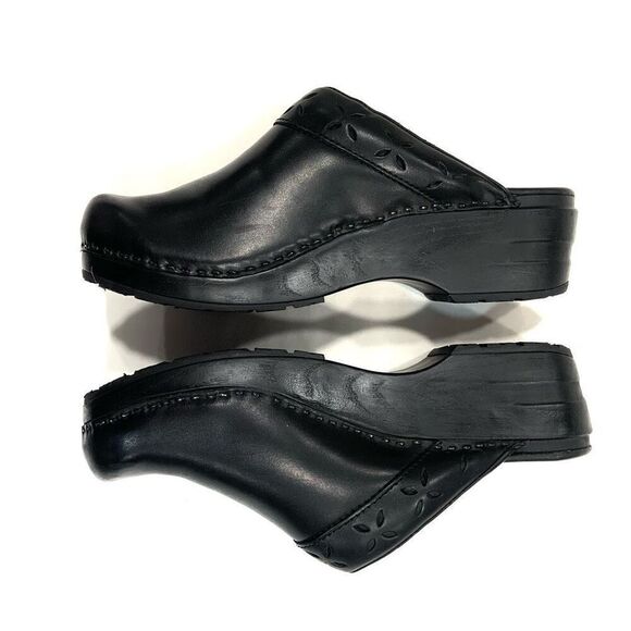 L.L. Bean Shoes - L.L. BEAN Leather Clogs (Sz 9.5)